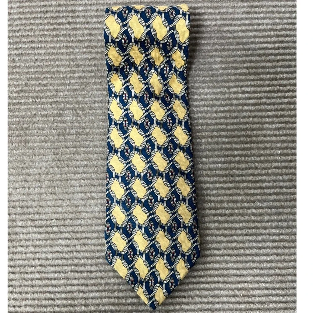 Geoffrey Beene‎ Mens Silk Necktie Yellow Navy Blue Geometric Chain Link Pattern